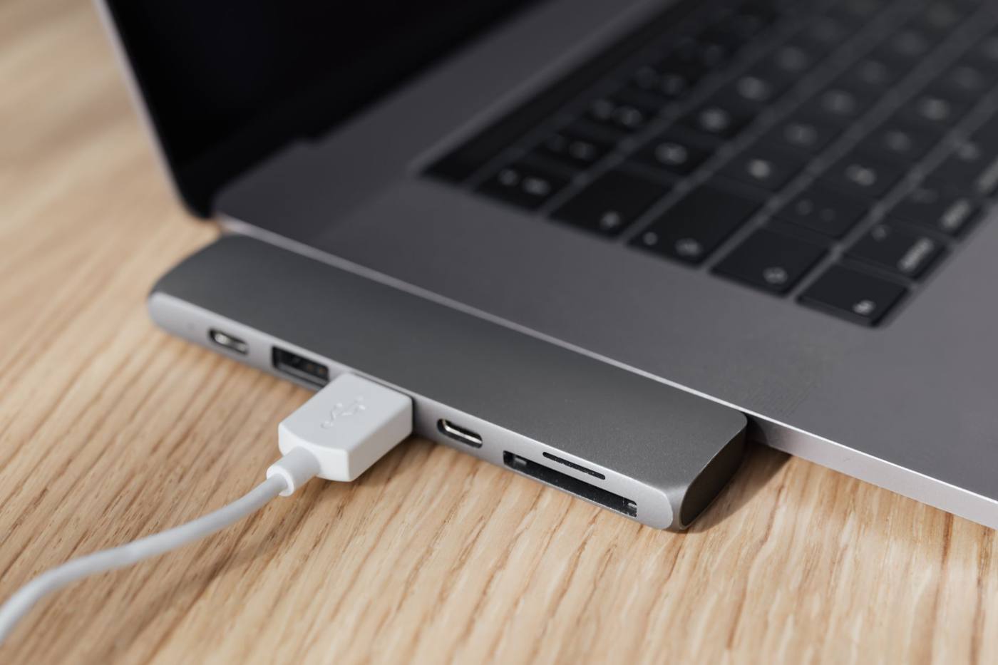 Laptop dengan USB hub type-C